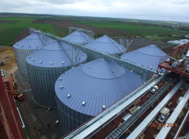 21 Flat bottom silos, hopper bottom silos, truck loading silos in Ukraine