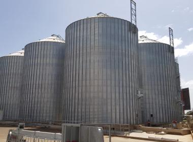 4 silos de base plana en Tika (Kenia)